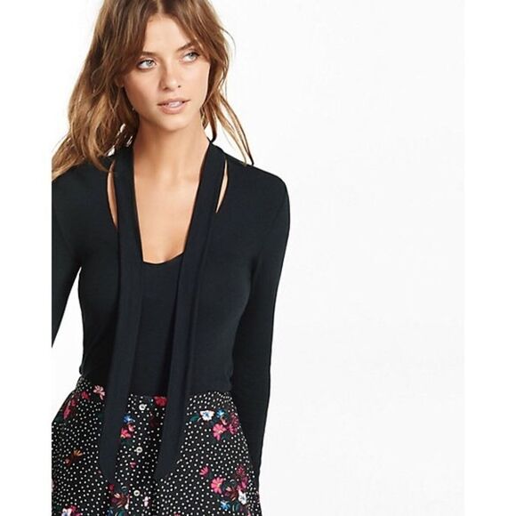 ✨Ribbed Tie Neck Tee✨ - Picture 3 of 6